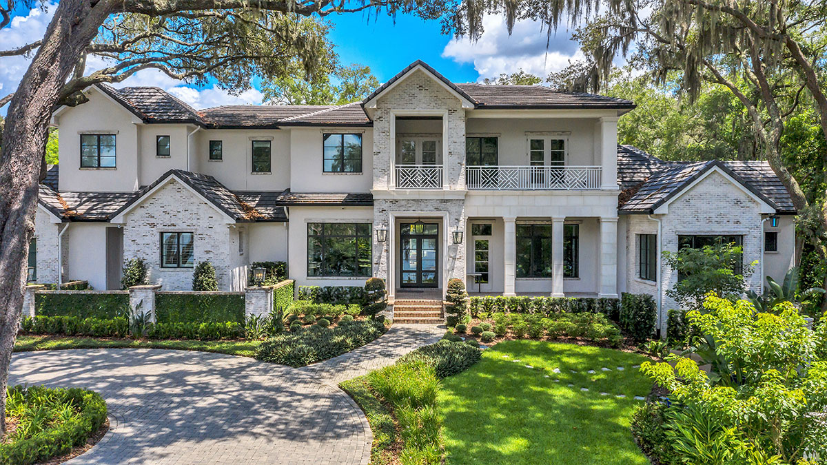 Learn How an Orlando Landscape Compliments a Lake Front Home